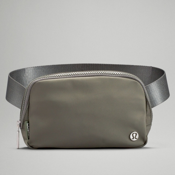 BNWT Lululemon Everywhere Belt Bag 1L Sage Grey - Picture 3 of 12
